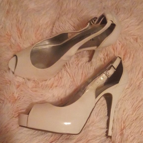 Worthington White Faux Patent Leather Peep-Toe Platforms - Picture 5 of 5